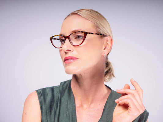 Choosing Cat Eye Glasses: Modern vs Classic